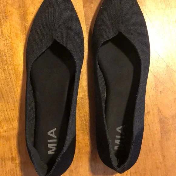MIA Women’s slip on flat shoes. Black. Size 6.5 worn twice. Excellent condition. - Picture 1 of 5